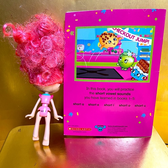 SHOPKINS SHOPPIES LUCY SMOOTHIE DOLL & SHOPKINS PHONICS BOOK - Picture 5 of 12